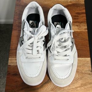 Vans Lowlands size 7.5(W)